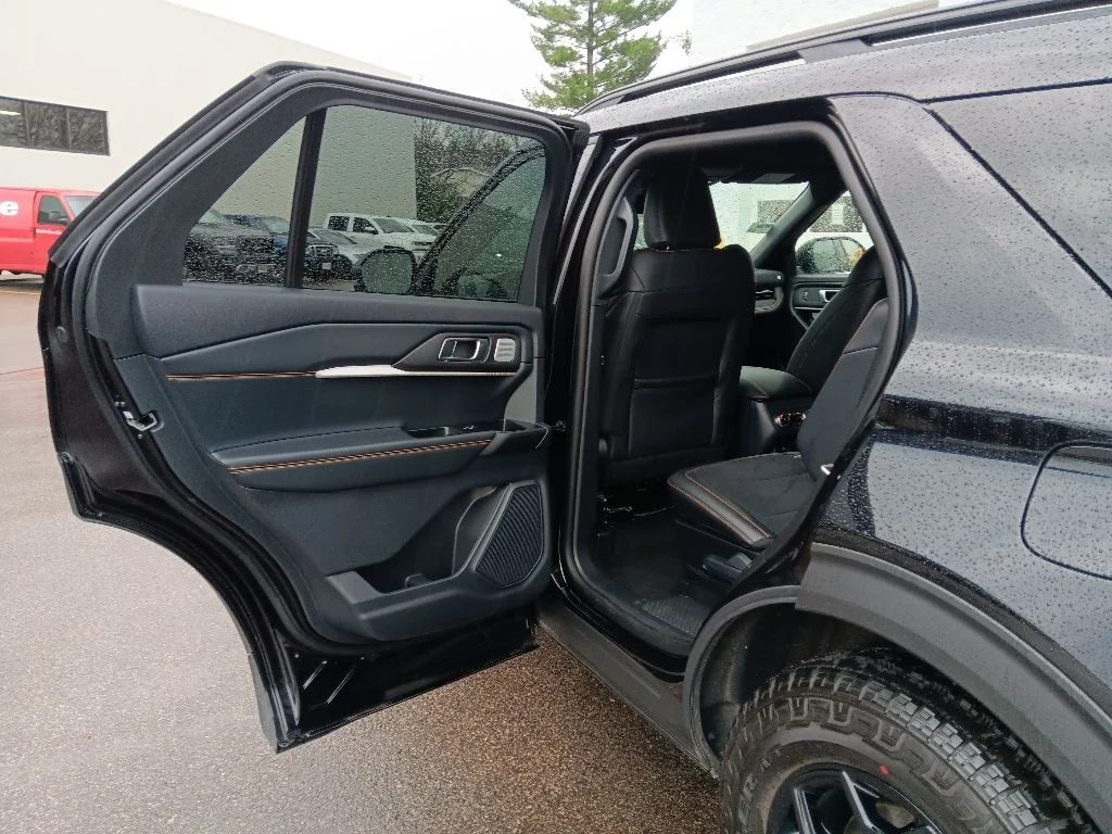 Used 2026 Agate Black Metallic Ford Tremor image 29