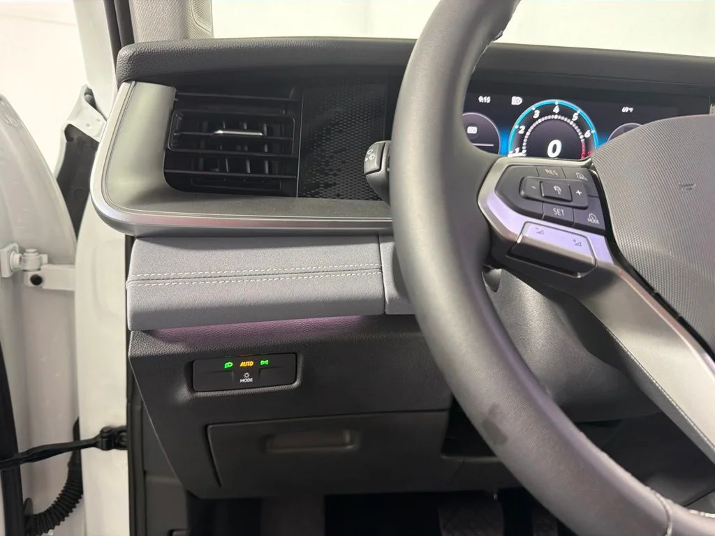 New 2026 White/off-white Volkswagen 2.0T SE image 13