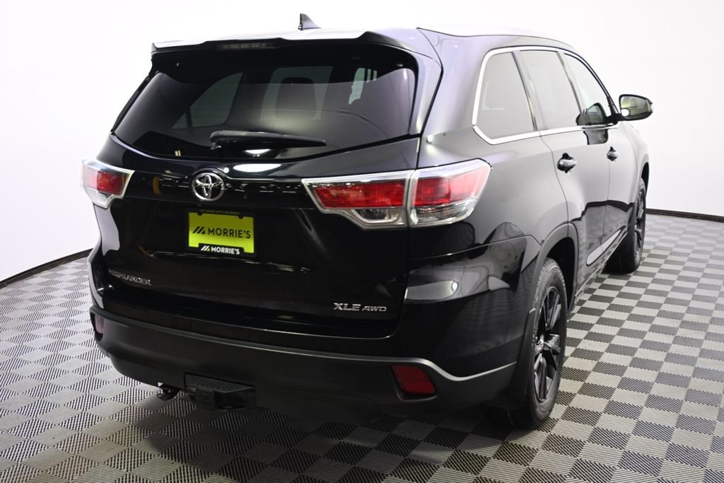 Used 2015 Attitude Black Metallic Toyota XLE V6 image 6
