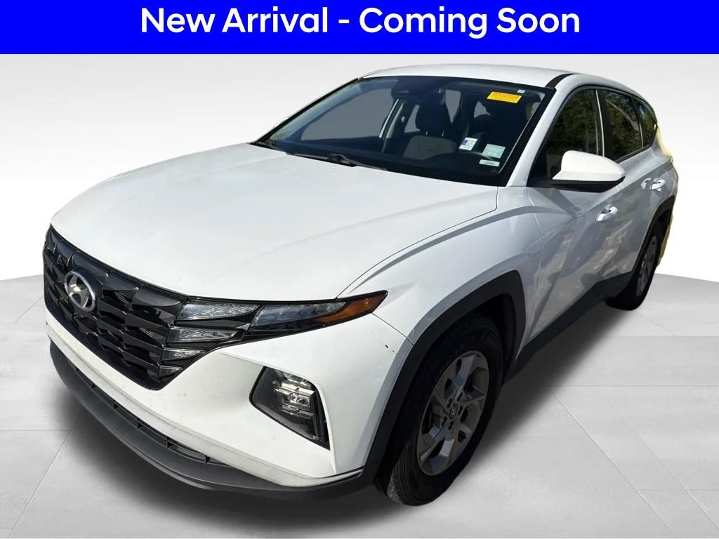 Used 2022 White Hyundai SE image 2