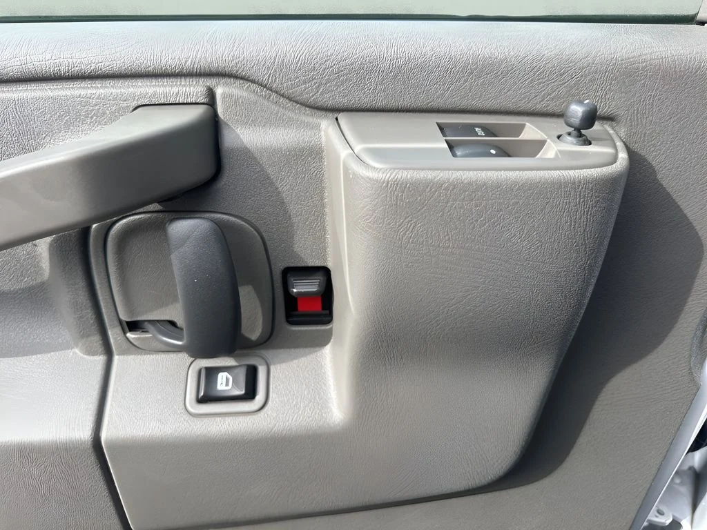 Used 2023 White GMC Work Van image 21