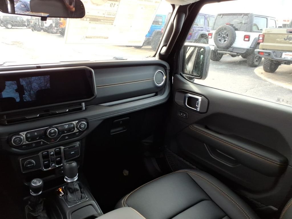 New 2026 Black Clear-Coat Exterior Paint Jeep Sahara image 12
