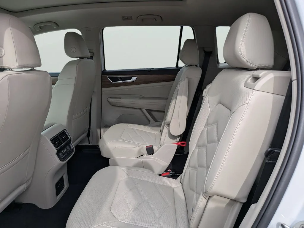 New 2026 White/off-white Volkswagen 2.0T SE w/Technology image 14