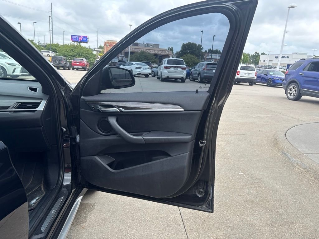Used 2016 Jet Black BMW xDrive28i image 21