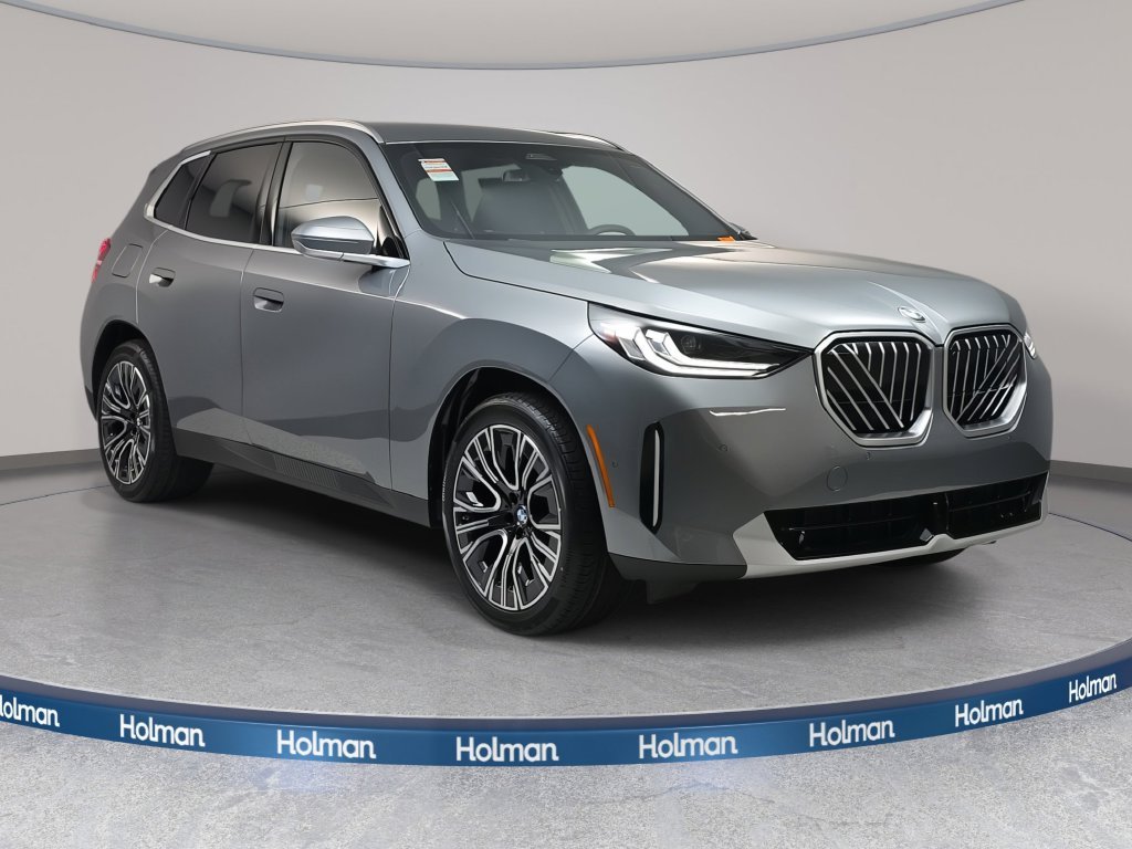 Used 2026 Skyscraper Grey Metallic BMW 30 xDrive image 3