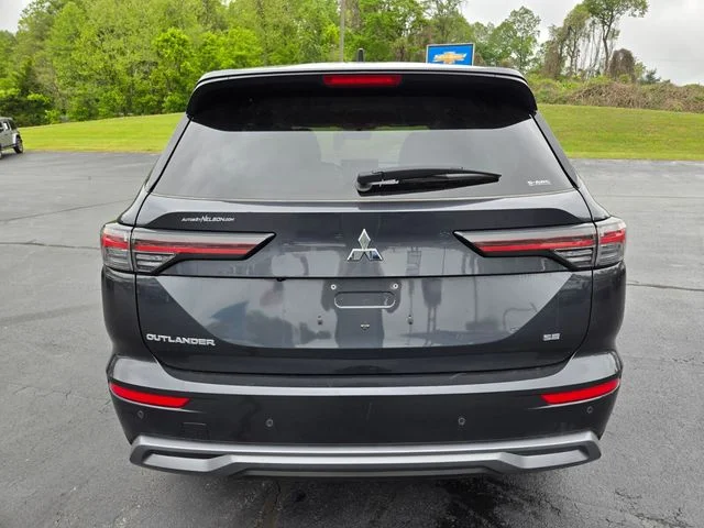 Used 2025  Mitsubishi SE image 7