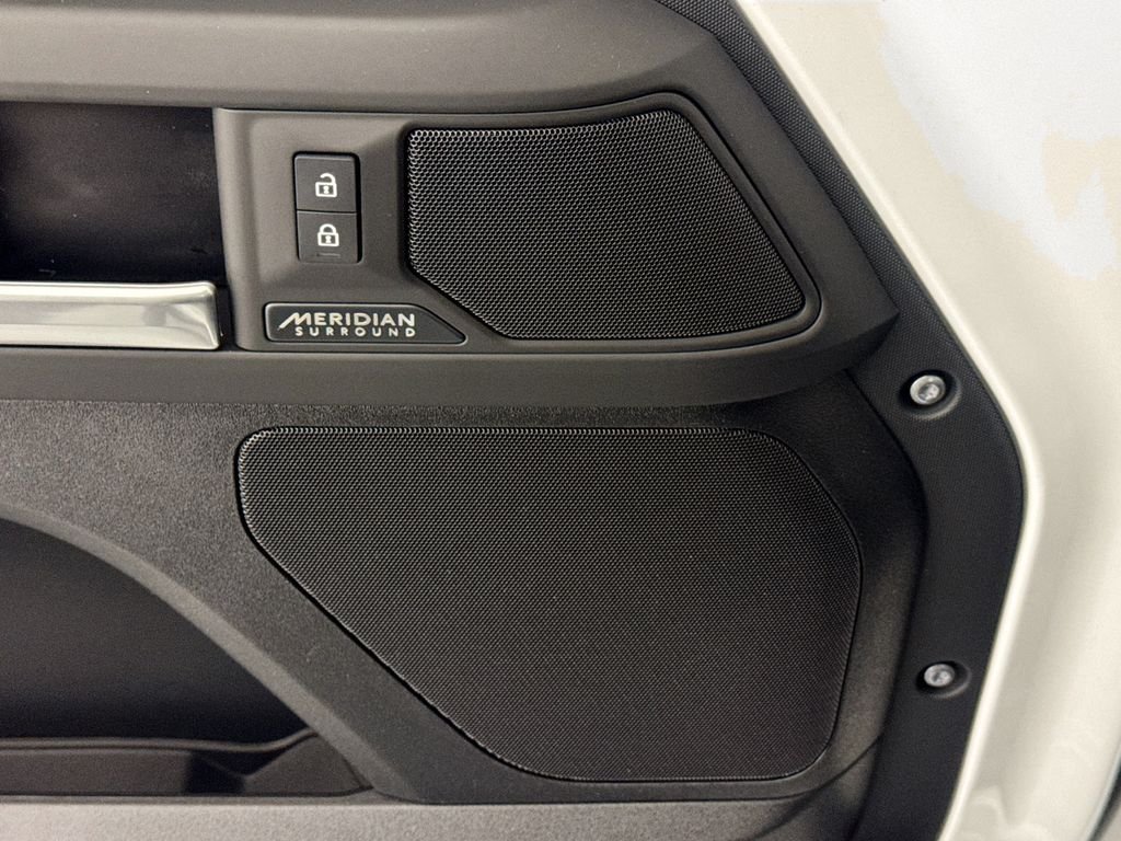 New 2026 Fuji White Land Rover X-Dynamic SE image 18