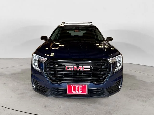 Used 2022  GMC SLE image 9