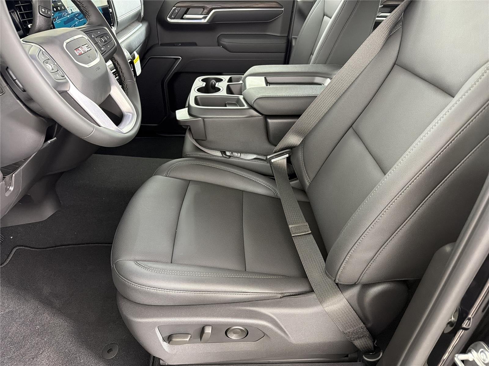 2026 GMC Sierra 1500 SLT - Photo 7