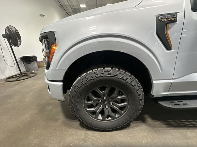 Used 2025 White Metallic Ford Tremor image 23
