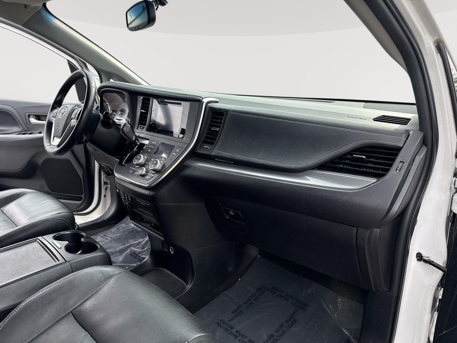 Used 2015 Super White Toyota SE Premium image 31