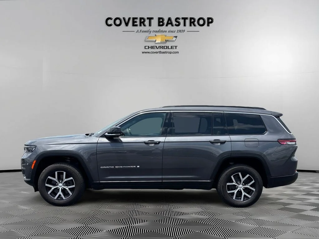 Used 2025 Gray Jeep Limited image 4