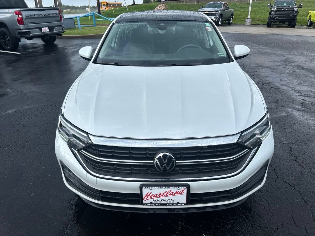 Used 2024 Volkswagen Jetta SE with VIN 3VW7M7BU7RM045441 for sale in Kansas City