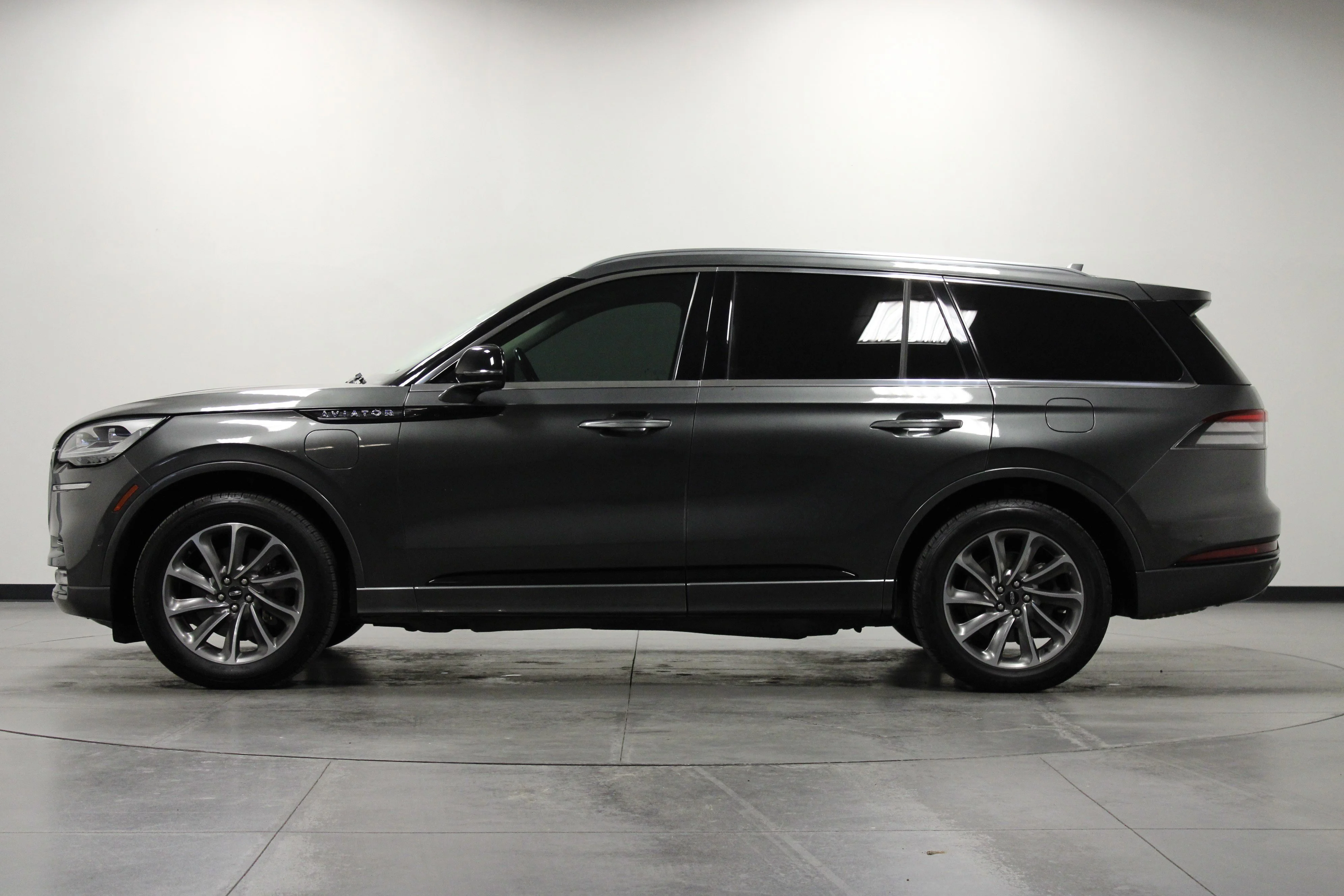 Used 2020 Magnetic Gray Lincoln Grand Touring image 7
