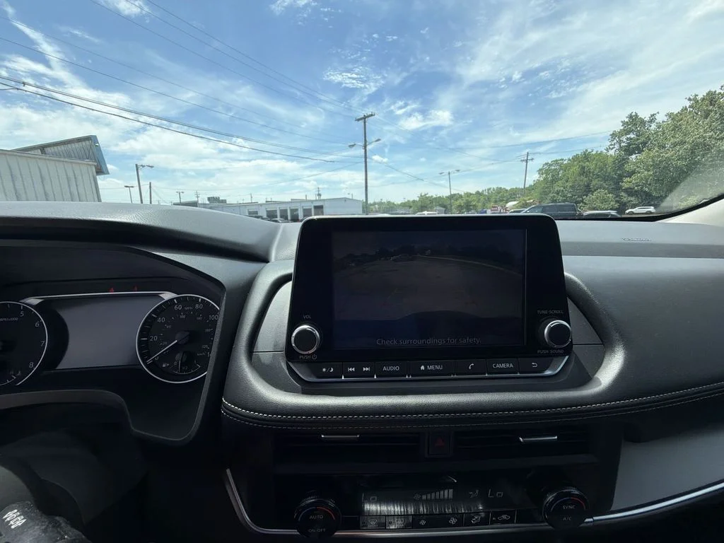 Used 2025 Gray Nissan SV image 17