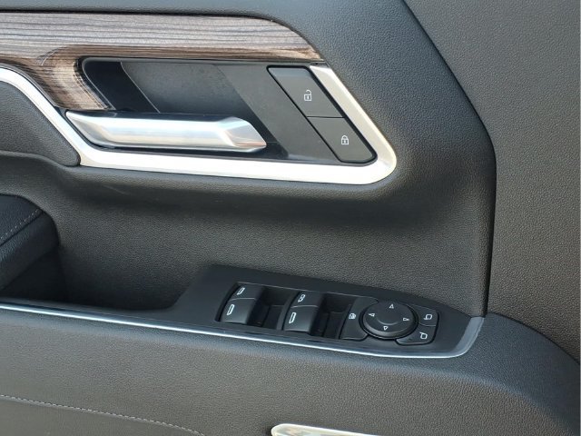 Used 2025 Summit White Chevrolet LT image 15