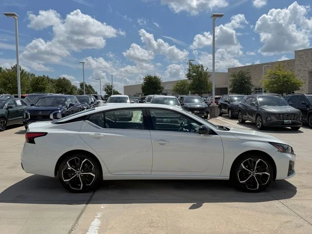 Used 2024 Glacier White Nissan 2.5 SR image 6
