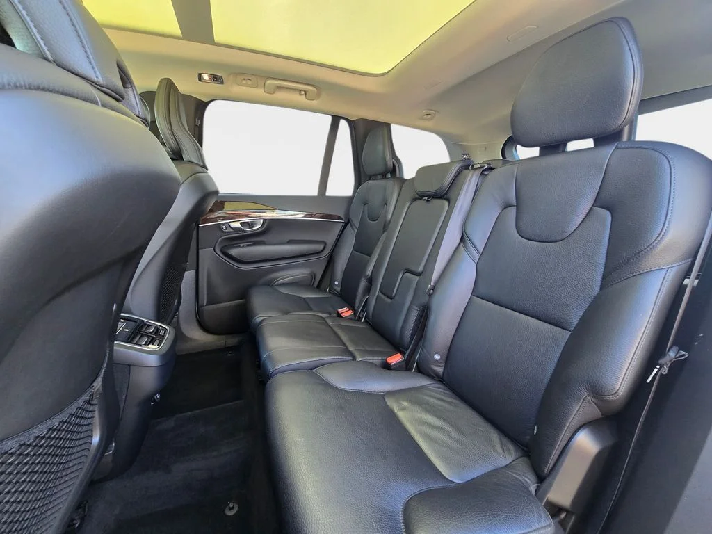 Used 2019 White Volvo T6 Momentum image 17