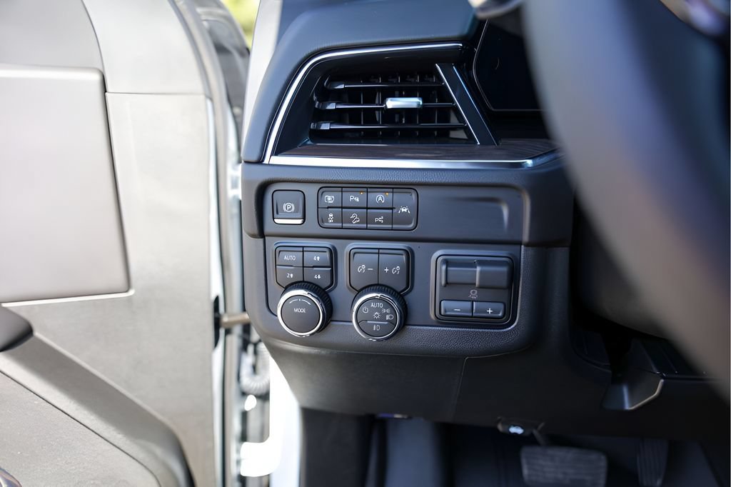 2026 Chevrolet Suburban Z71 - Photo 15
