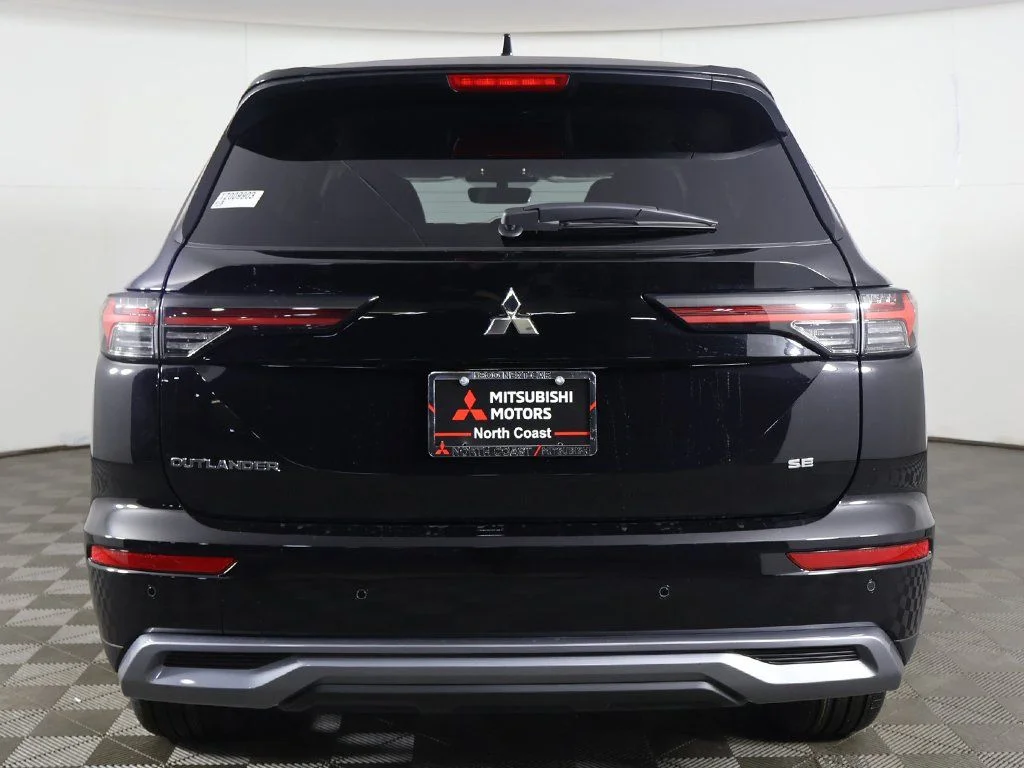 New 2026 Black Mitsubishi SE image 12