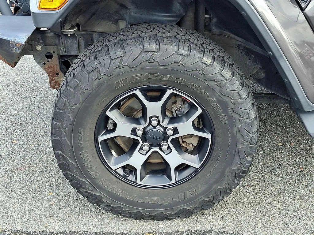 Used 2018 Granite Crystal Clearcoat Metallic Jeep Unlimited Rubicon image 9