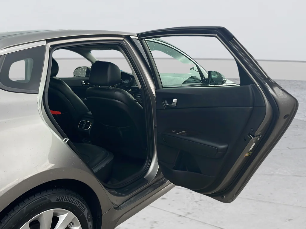 Used 2016 Gray Kia EX image 41