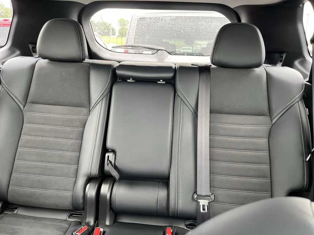 Used 2025 Silver Mitsubishi SE image 22