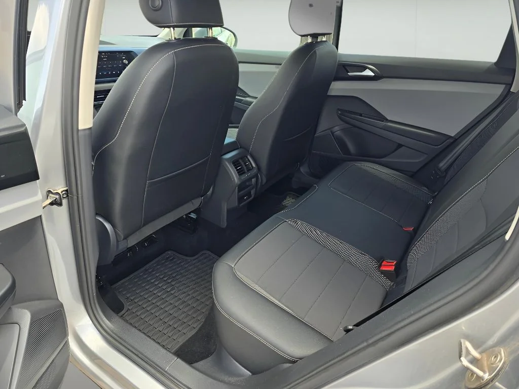 Used 2022 Pyrite Silver Metallic Volkswagen SE image 24