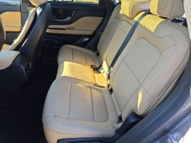 Used 2023 Gray Lincoln Grand Touring image 29