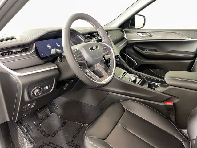 New 2025 Bright White Clear-Coat Exterior Paint Jeep Limited image 22