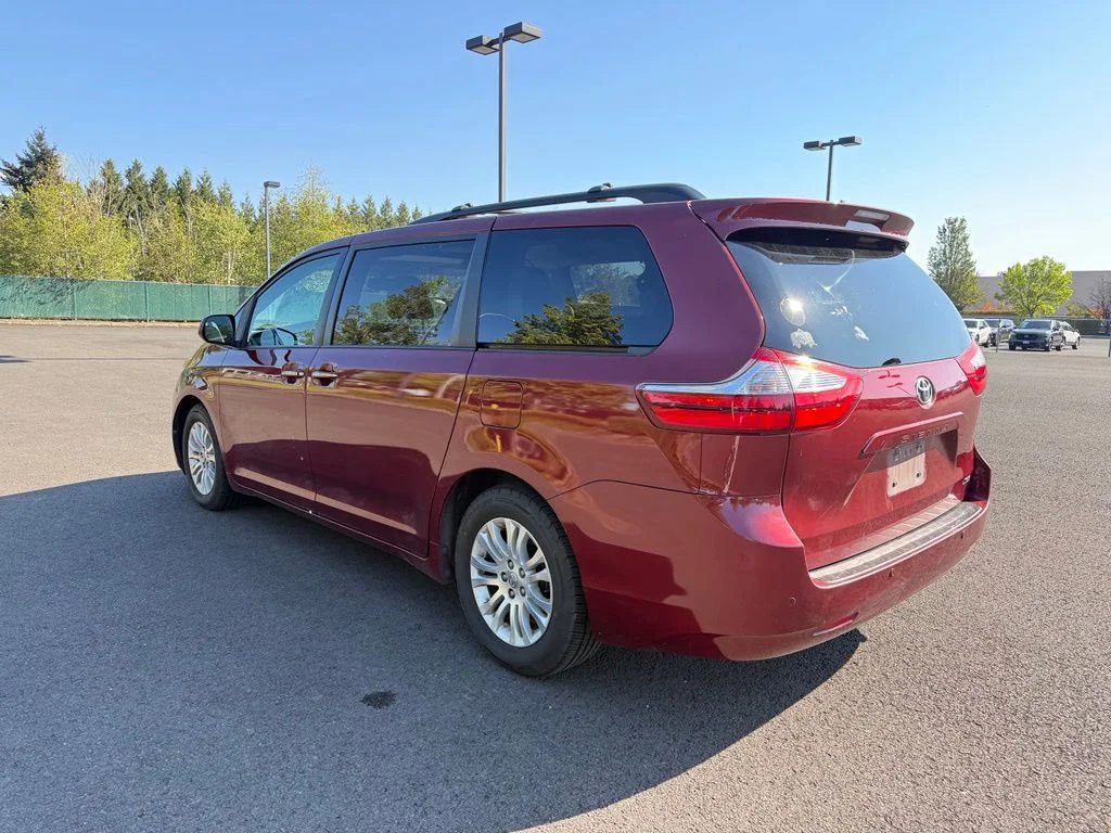 Used 2016 Salsa Red Pearl Toyota XLE image 5