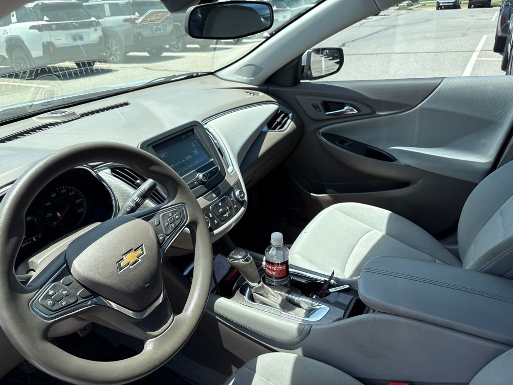 Used 2016 Silver Chevrolet LT image 4