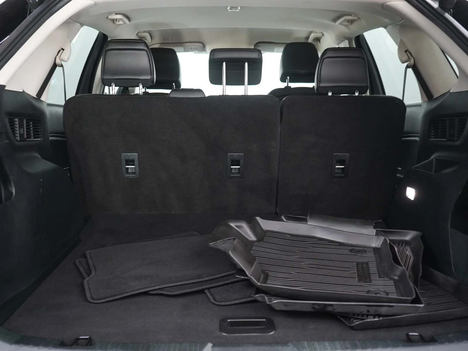 Used 2020 Black Ford SEL image 9