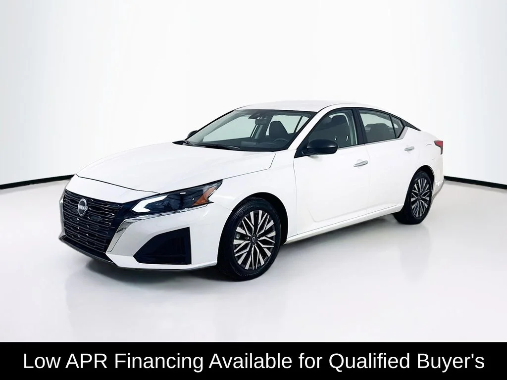 Used 2025 Glacier White Nissan 2.5 SV image 3