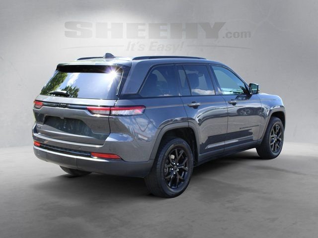 Used 2024 Gray Jeep Altitude image 12