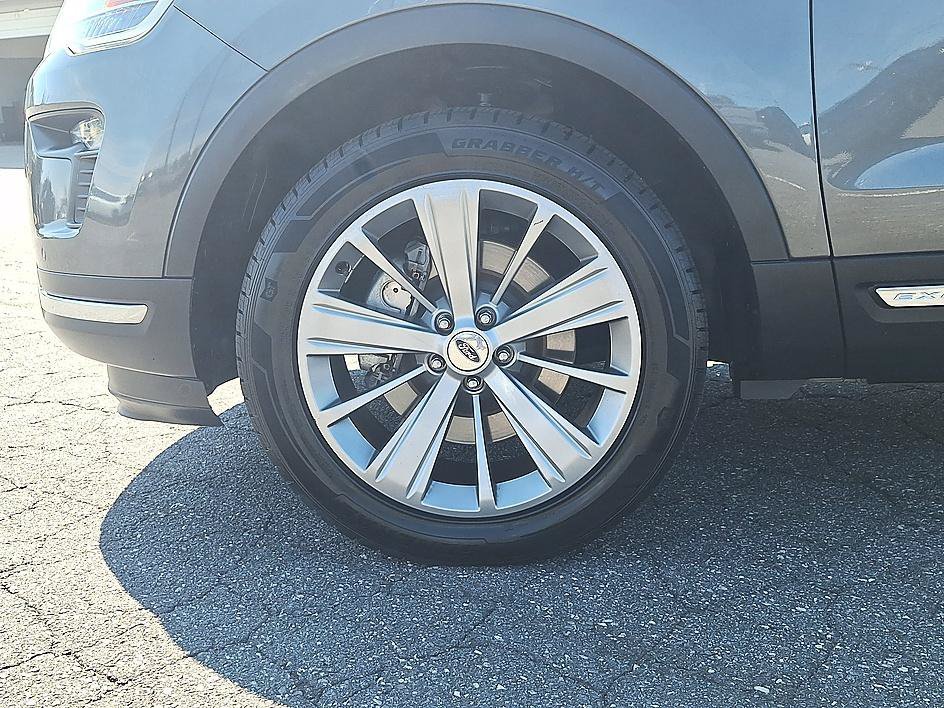 Used 2019 Magnetic Metallic Ford Limited image 8