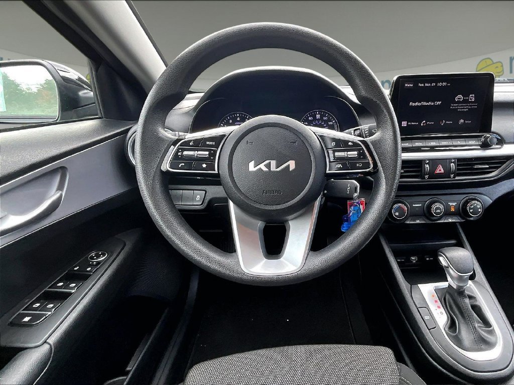 Used 2023 Black Kia LXS image 17