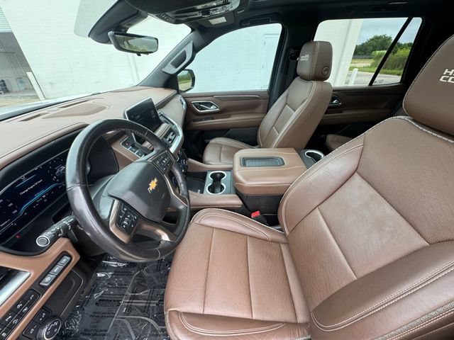 Used 2022 Iridescent Pearl Tricoat Chevrolet High Country image 27