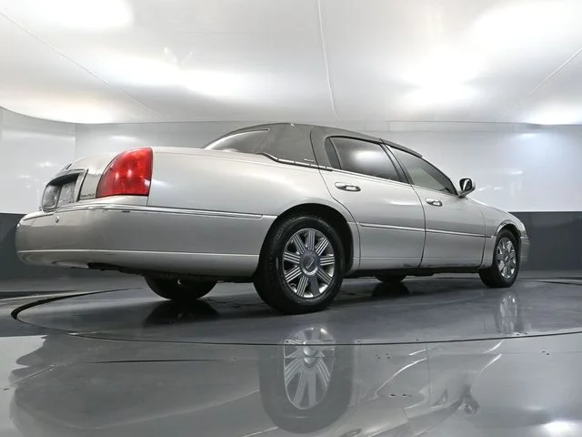 2004 Lincoln Town Car Ultimate - Photo 43