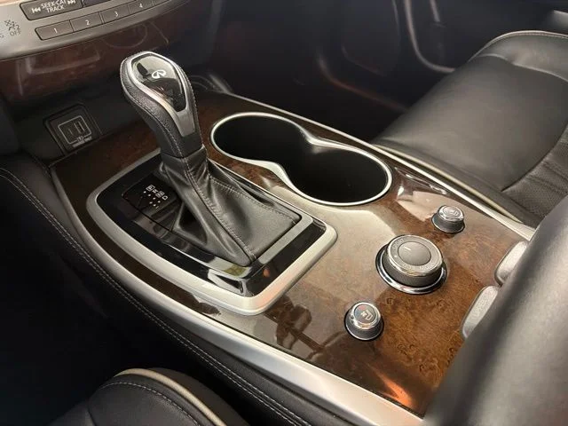 Certified Used 2019 White INFINITI LUXE image 25
