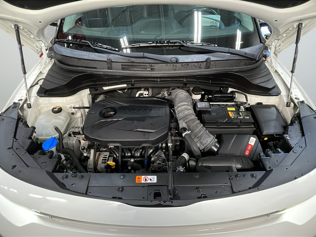 Used 2020 White Kia GT-Line Turbo image 39