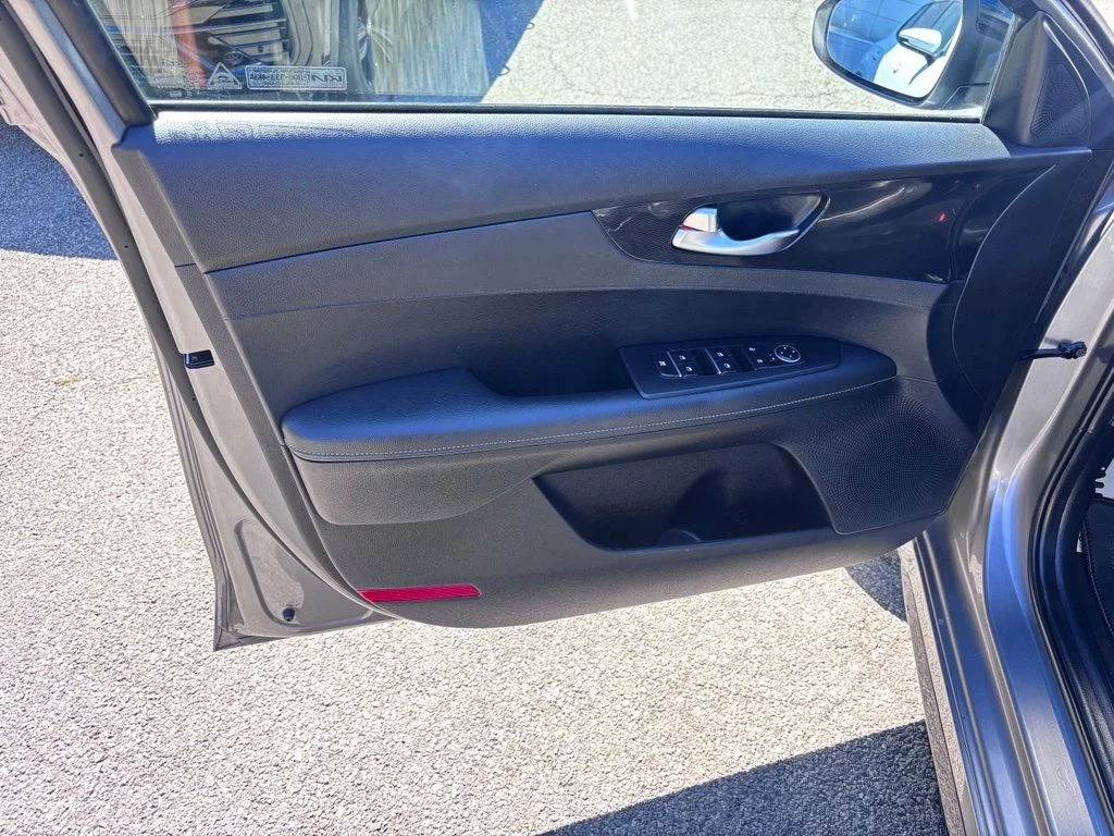 Used 2023 Gray Kia GT-Line image 8