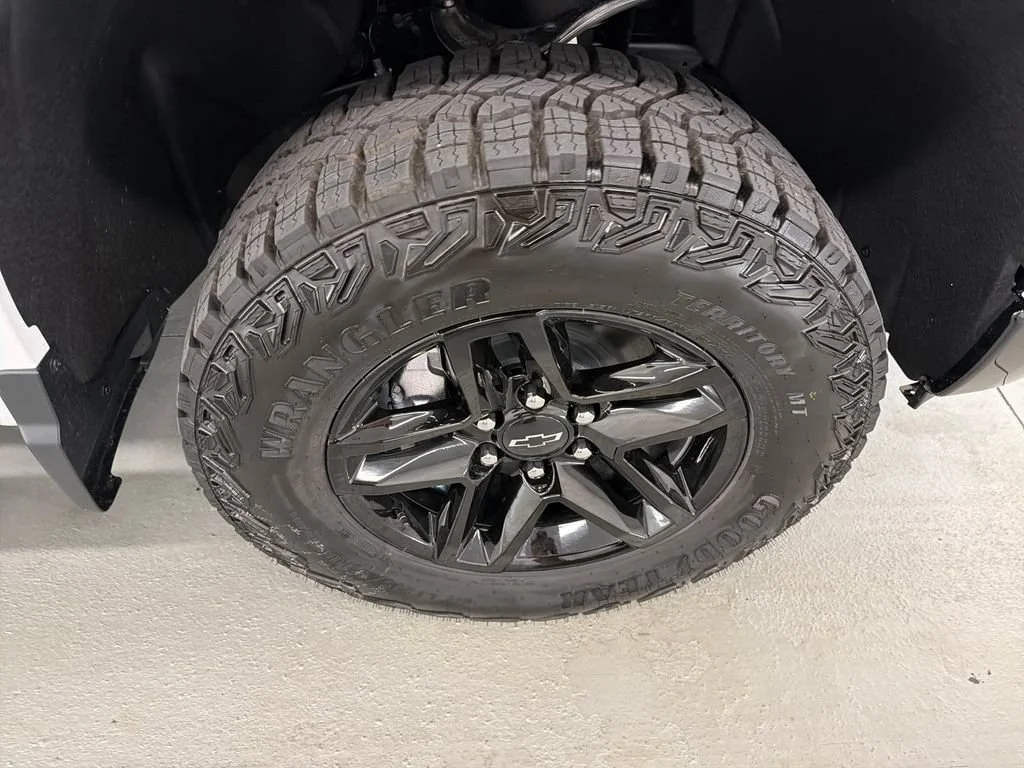 New 2026 Summit White Chevrolet Custom Trail Boss image 4