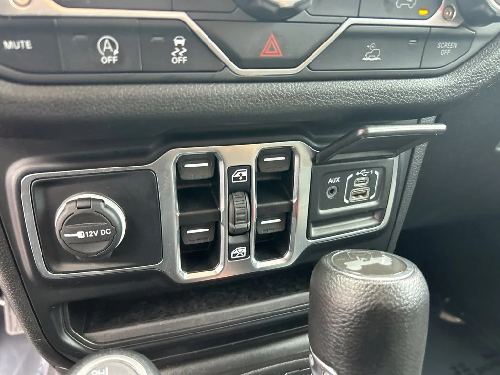 Used 2024 Red Jeep Sport S image 39