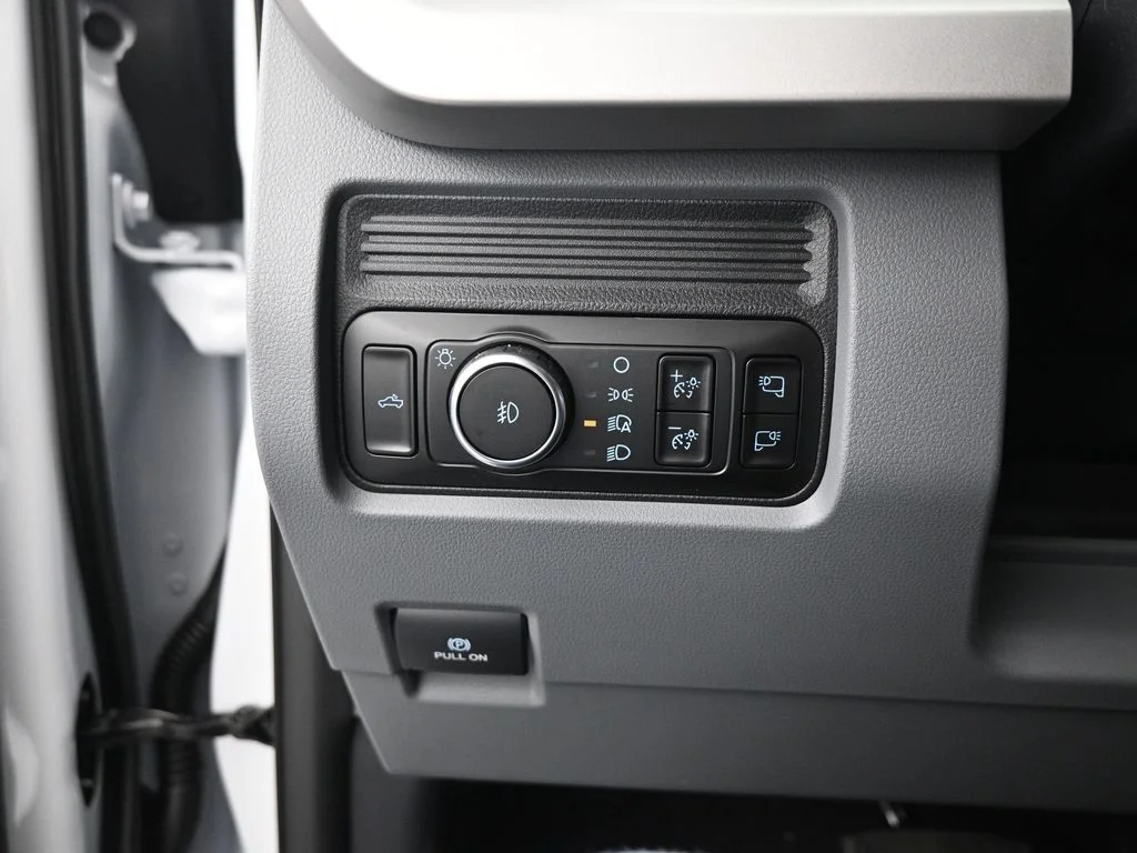 New 2026 Oxford White Ford XLT image 12