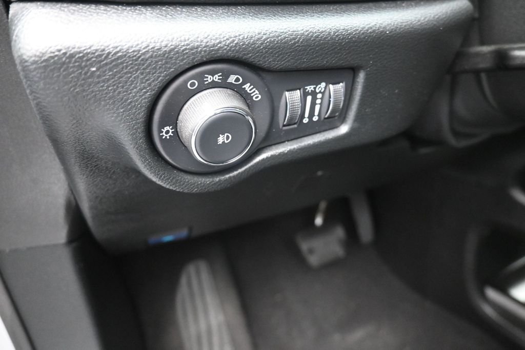 Used 2026 Silver Chrysler Limited image 13