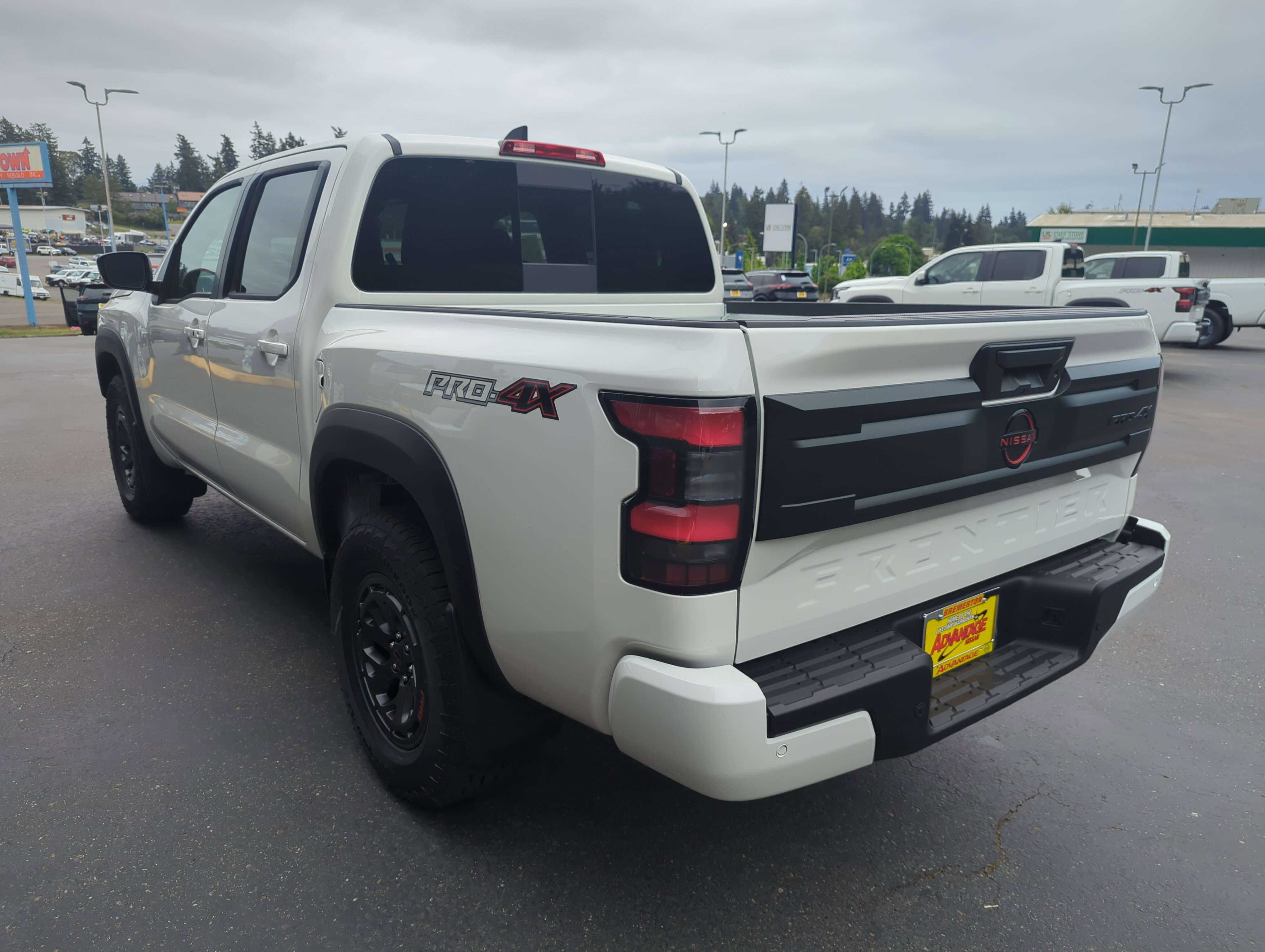 New 2026 Glacier White Nissan PRO-4X image 3