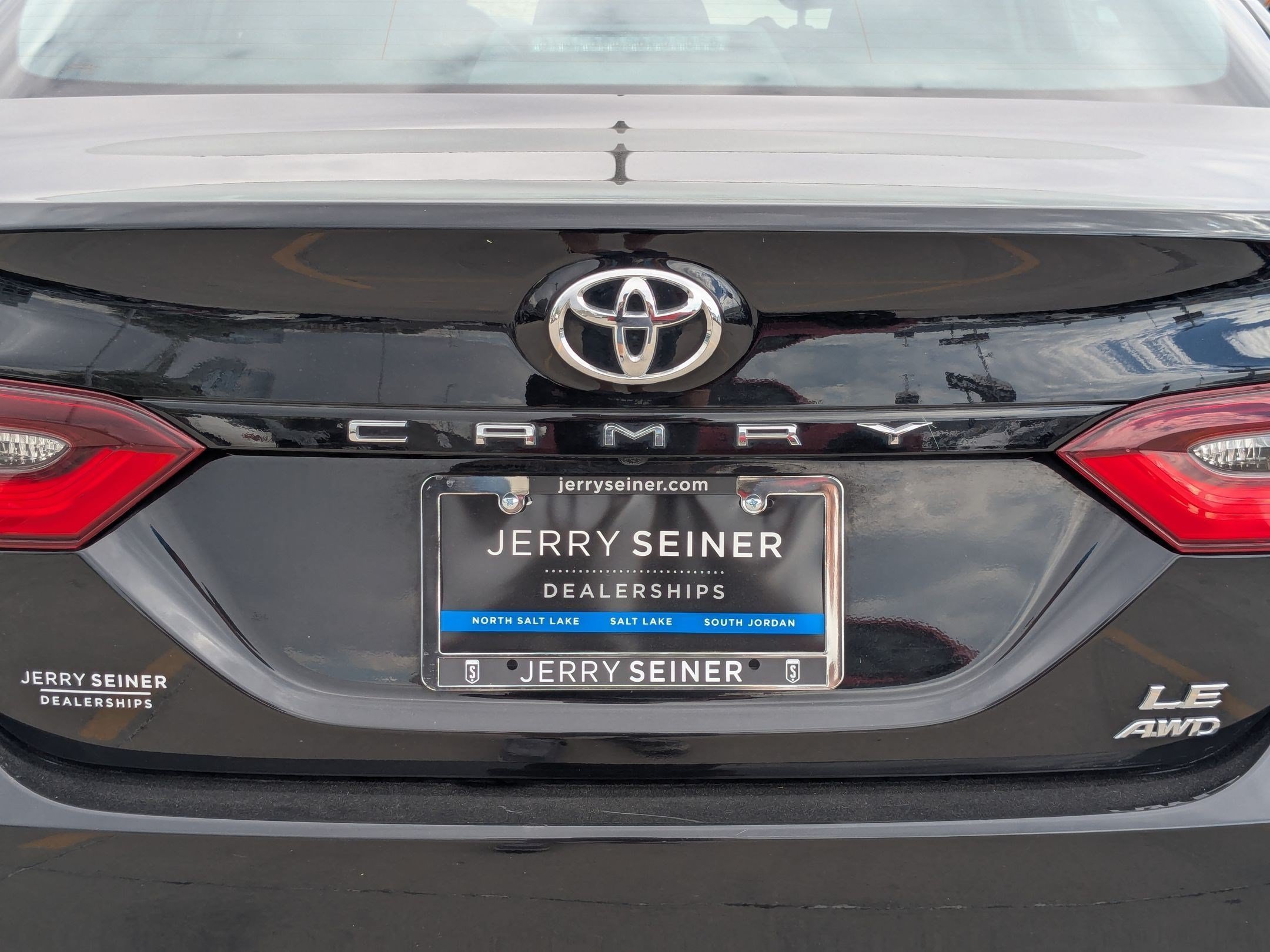 Used 2023 Midnight Black Metallic Toyota LE image 14