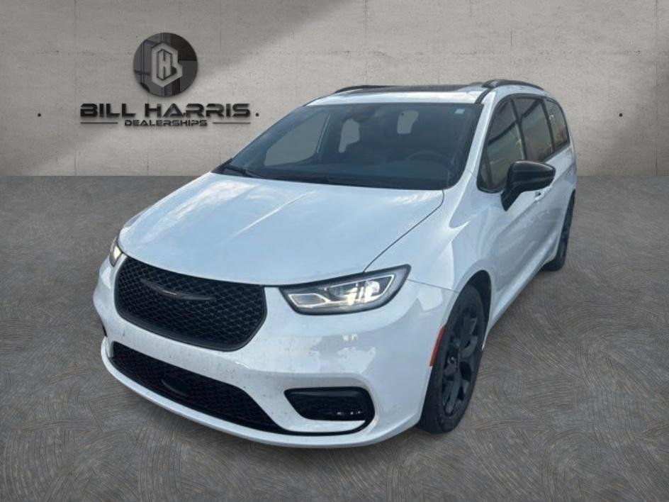 2024 Chrysler Pacifica Touring L's photo