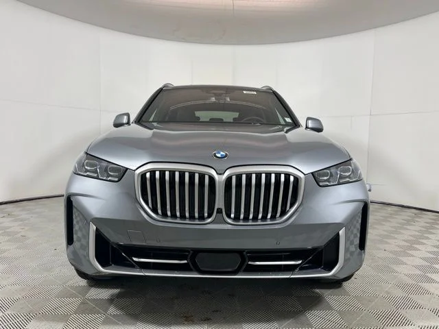 New 2026 Skyscraper Grey Metallic BMW xDrive40i image 2